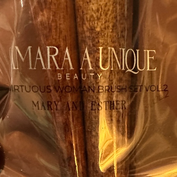 Pear Nova Pink & Peach Cheek Palette Set with Brushes - Picture 3 of 3